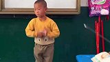 小学生班级里的舞蹈担当
