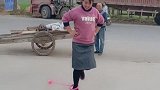 路边人太多了有点不好意思