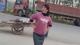 路边人太多了有点不好意思