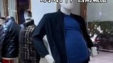 广西防城港：女子发现服装店的男模特身材很真实