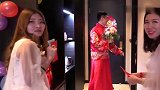 一个新郎对付两个伴娘 真是厉害了