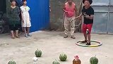 二叔从小练就的本事，让摆摊老板哭着回家！