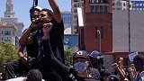 有组织有规模!勇士生力军带头参加游行活动