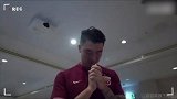 上港为石柯举办小型庆生会 胡尔克调皮“摸脸杀”