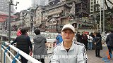 重庆洪崖洞，非常大，历史非常悠久，是重庆旅游的地标