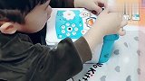 你才多大，就知道给姐姐攒嫁妆，一天一百呢