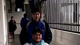 因一句承诺，十年如一日的陪伴着瘫痪同学