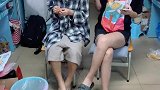 好真实的宿舍生活，我被姑娘的笑声给逗笑了！