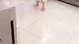 三胞胎逐渐学会照顾自己了，宝爸马上退居二线，不要太操心了