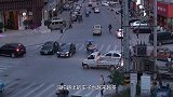 男子在野外露营，半夜感到一阵暖意，醒来后不敢动了！