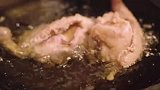 海口宵夜的“硬货”，外酥里嫩的乳鸽配上剔透的虾饺，吃货的天堂