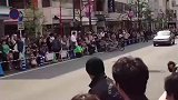 日本交通事故演习，日本小朋友：看！被车撞了一点事情都没有