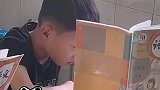 学生晨读时不张嘴，这波操作太暖了