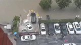 整座城市堪称，河在路上流，车在水种漂！