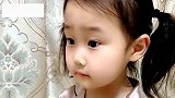 宝宝扮演服务员让大姨夫点菜，不料大姨夫太抠，宝宝让大姨休了他