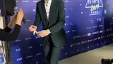 陈立农临走前还要给粉丝比剪刀手，太可爱了吧