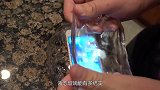 液态玻璃有多结实？包着苹果手机从高空扔下，结果会发生什么？