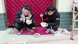 老猫家今天做蒸碗，有粉蒸肉、小酥肉、甜米，一锅蒸出来真过瘾