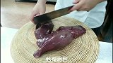 猪肝别再炒着吃了，大厨教你最有营养做法，随吃随拿一个月不变质