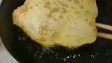 原来饺子皮还能这样吃，一下锅奇迹就发生了，不知你们吃过吗？