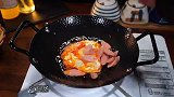 用辣椒油煮出来的泡面真的太好吃啦，香香辣辣超过瘾