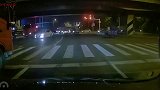 【江苏】警方通报无锡高架坍塌：桥下3车被压