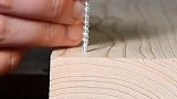木工一个小动作，解决钉钉子时木板炸裂问题