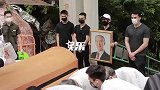赌王何鸿燊正式下葬，二房何猷龙手捧遗照，长孙之父已有第二胎