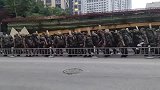 郑州街头偶遇抗洪战士，任何时候都要整整齐齐