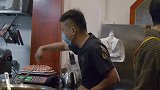 老板为让旅客能吃到正宗的盐池滩羊肉，用特殊手法研制，味道绝了