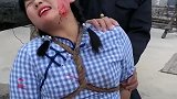 美女你是给自己上酷刑吗