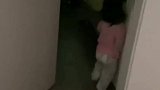 这一下子爸爸不仅醒了，还会立马就下床了
