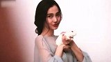 女神杨颖五官精致气质迷人，举手投足之间，让心灵瞬间净化
