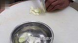 “醋溜绿豆芽”，饭店里的经典做法，酸辣脆嫩，一块钱能做一大盘