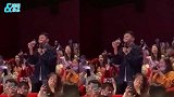 刘昊然被男粉叫老公后蜷缩在角落 魅力之大引网友调侃