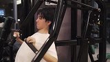 王俊凯工作结束后坚持健身，坚持打卡运动，自律又有魅力