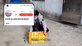 小花狗太萌了，守在一旁困成狗还要等好吃的，牛气冲天