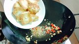 这样做的油焖豆腐太香了，外焦里嫩，好吃又下饭