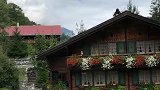 瑞士乡村的木头房子，大都是100年以上的房龄.....