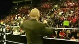 WWE-15年-RAW第1134期：大秀哥狂虐有伤丹尼尔 男女混双乌索夫妻齐心其利断金-全场