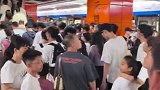 广州五一人气爆棚，游客“挤爆”广州塔！地铁：人太多时将飞站