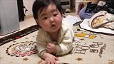 肉嘟嘟的小宝宝第一次翻过身来，结果一脸懵懵的表情萌翻了！