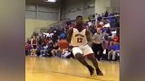 全美第一高中生变态胯下+换手+反身+360度扣篮 球迷心脏差点被吓出来