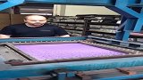 行李箱制作，小伙操作失误，薪水还有吗？