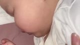 正在戒母乳的宝宝，吃空气的样子太可爱了
