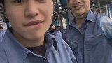 在厂里工作也很充实，每天都要开开心心的