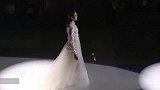 时尚走秀：西方美女模特走秀，金发飘逸，身材苗条