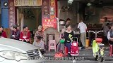 湖南老汉在藕田中发现“奇石”，不给几十万坚持不卖，结果很悲剧
