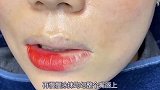 实拍小姐姐做纹唇过程，又美又红润，看着让人心动