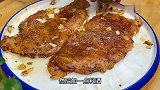 鸡胸肉别再水煮了,试试这样做,出锅香气四溢,看着就很有食欲